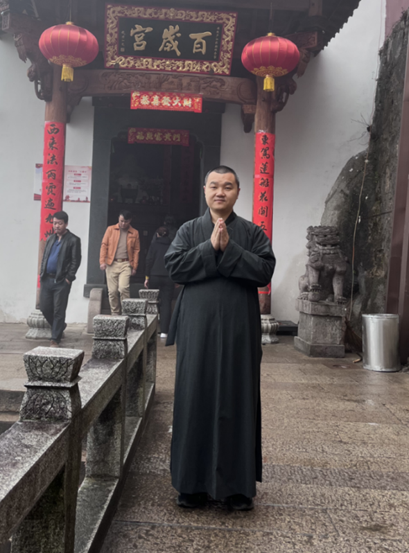 古罗寺现任住持能明法师